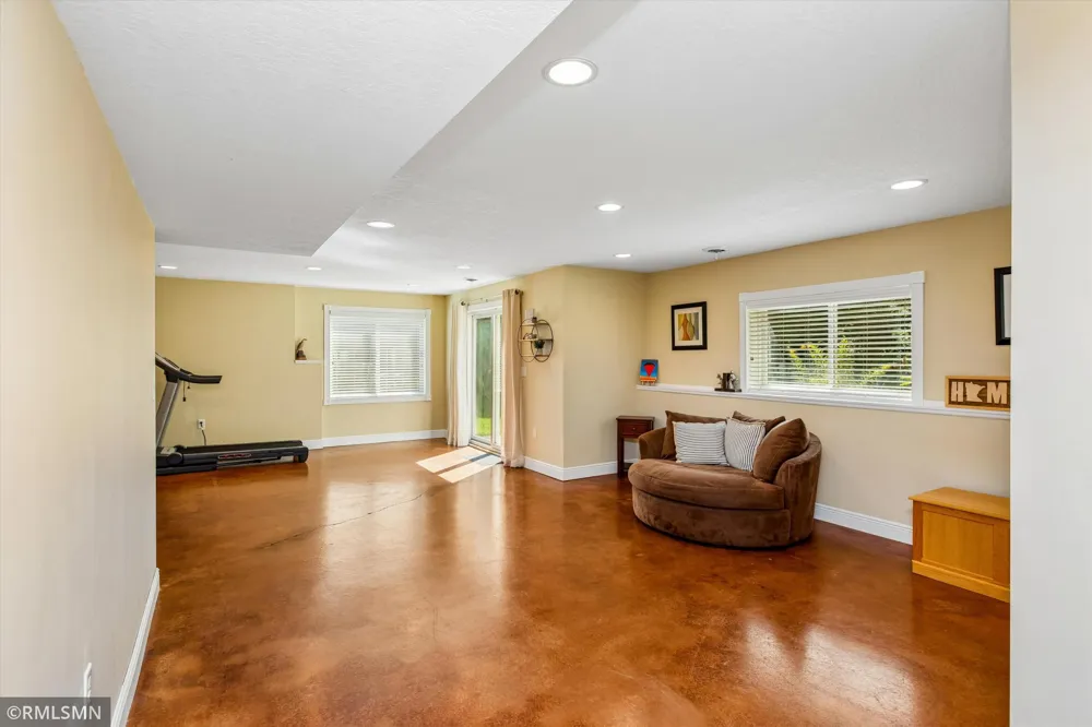 105 Valley Court Cannon Falls, MN 55009