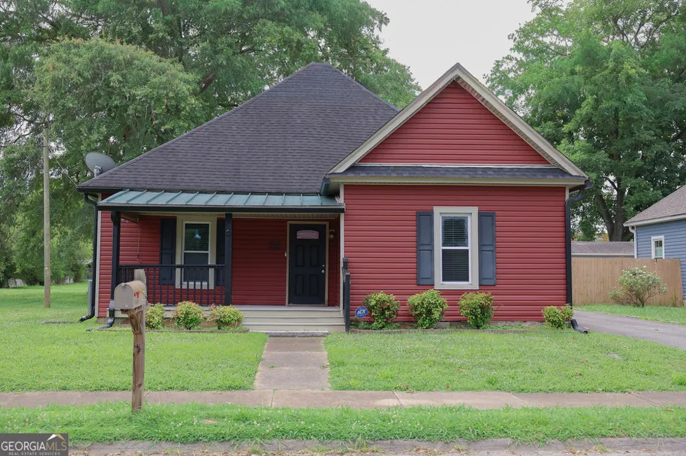 108 W 10th ST Chickamauga, GA 30707