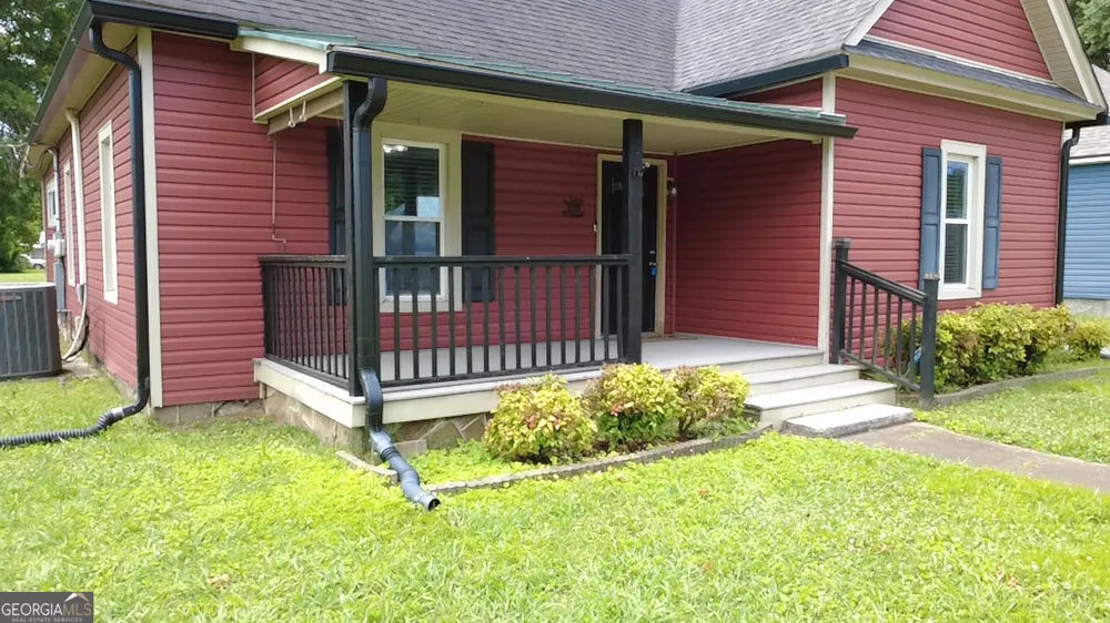 108 W 10th ST Chickamauga, GA 30707