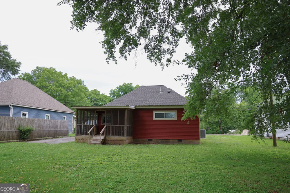 108 W 10th ST Chickamauga, GA 30707