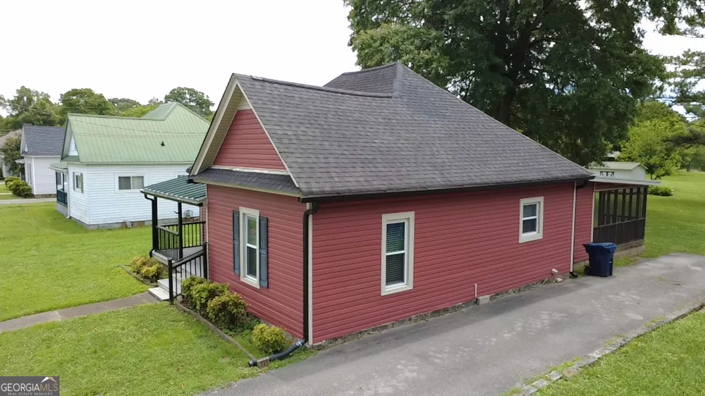 108 W 10th ST Chickamauga, GA 30707