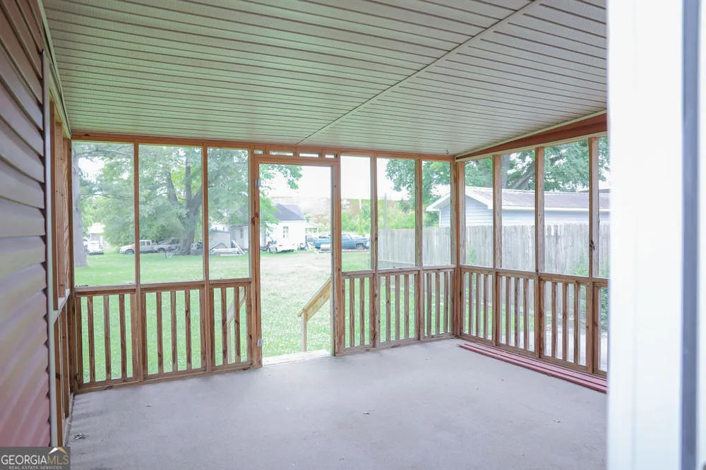 108 W 10th ST Chickamauga, GA 30707