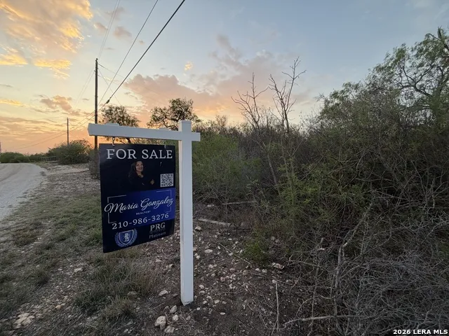 459 County Road Hondo, TX 78861