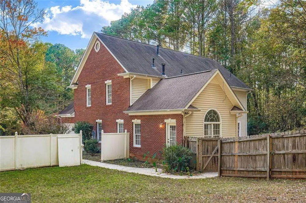 100 Hamilton Glen CT Fayetteville, GA 30215