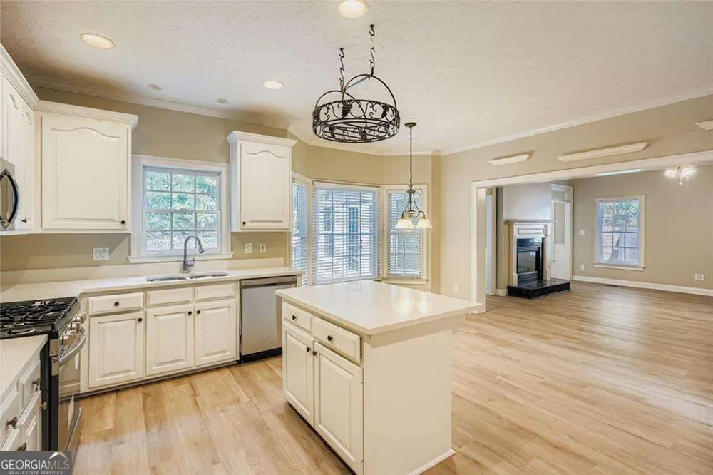 100 Hamilton Glen CT Fayetteville, GA 30215