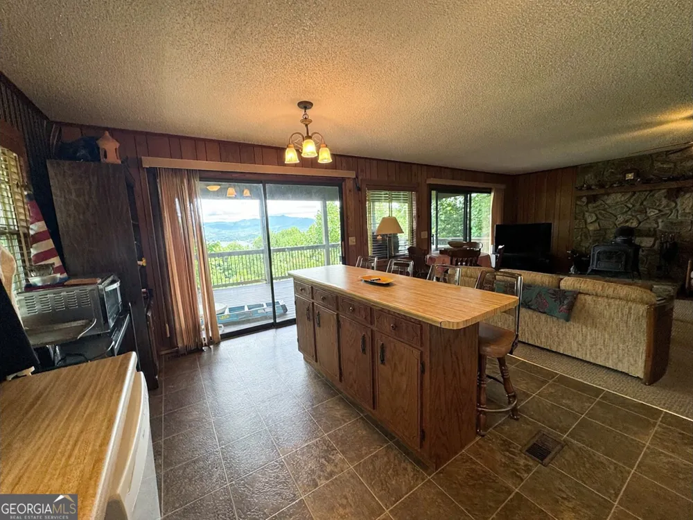 1498 Harris Ridge RD Young Harris, GA 30582