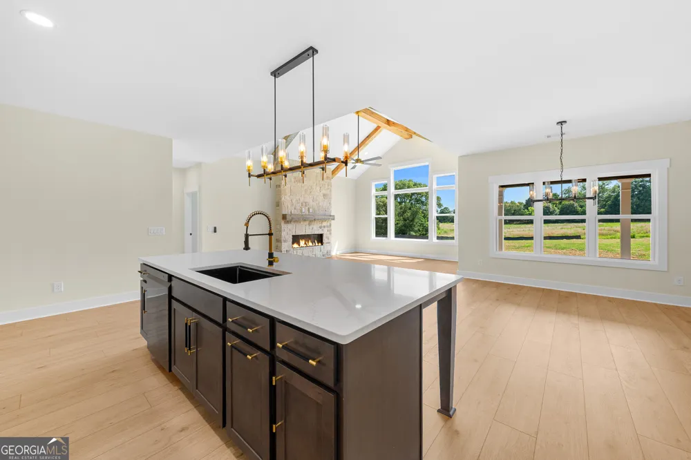 28 South Pointe DR Hartwell, GA 30643