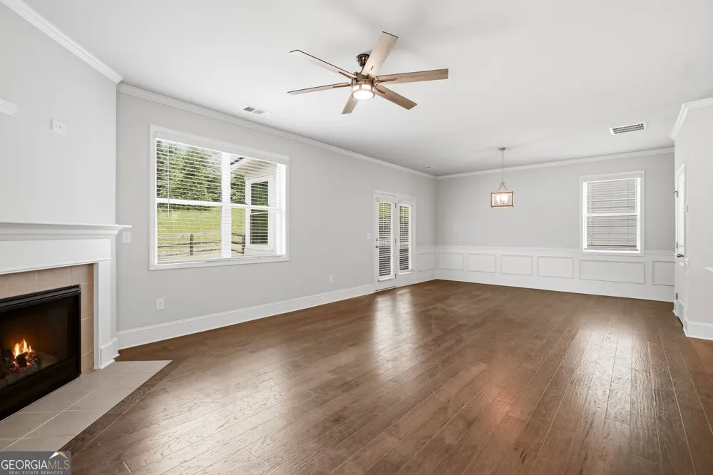 6464 Crosscreek LN Flowery Branch, GA 30542