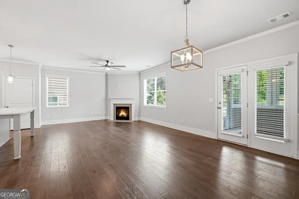 6464 Crosscreek LN Flowery Branch, GA 30542