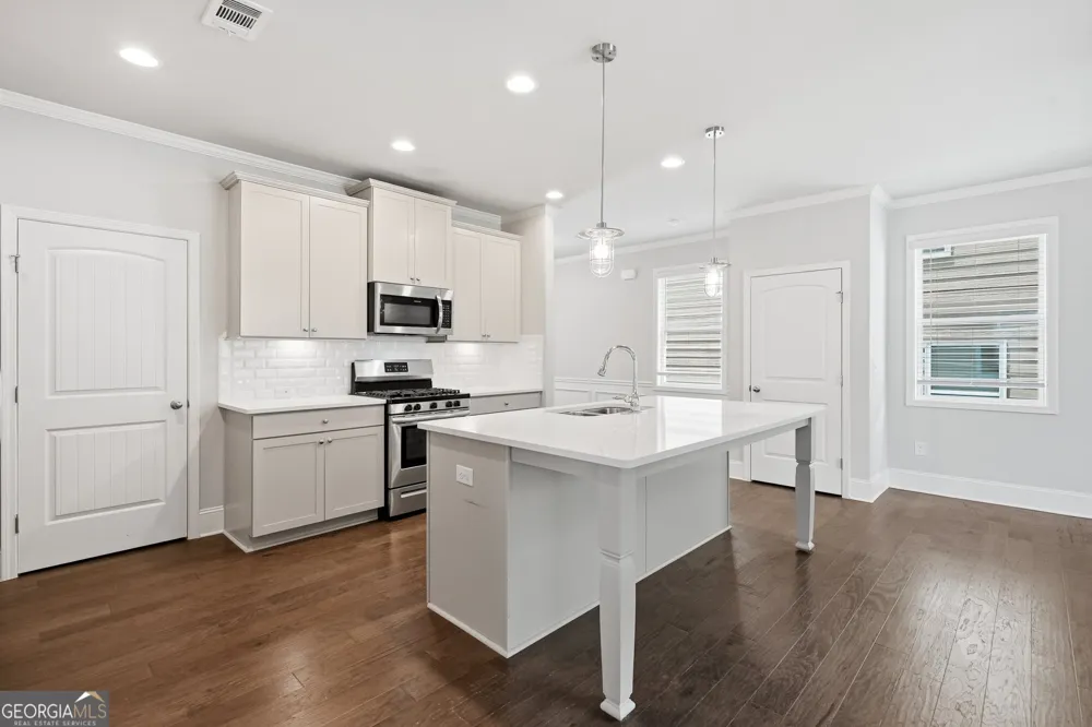 6464 Crosscreek LN Flowery Branch, GA 30542