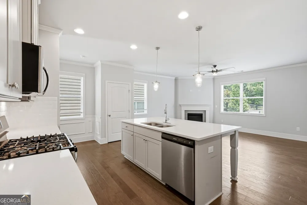 6464 Crosscreek LN Flowery Branch, GA 30542