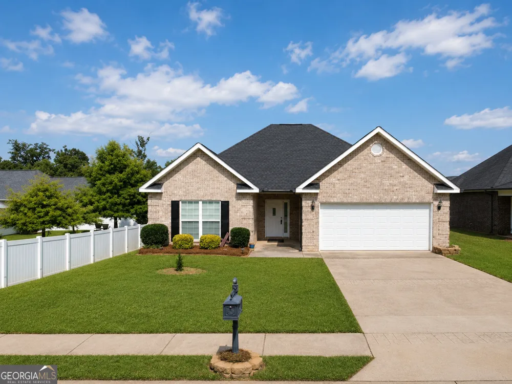 308 Lamplight DR Byron, GA 31008