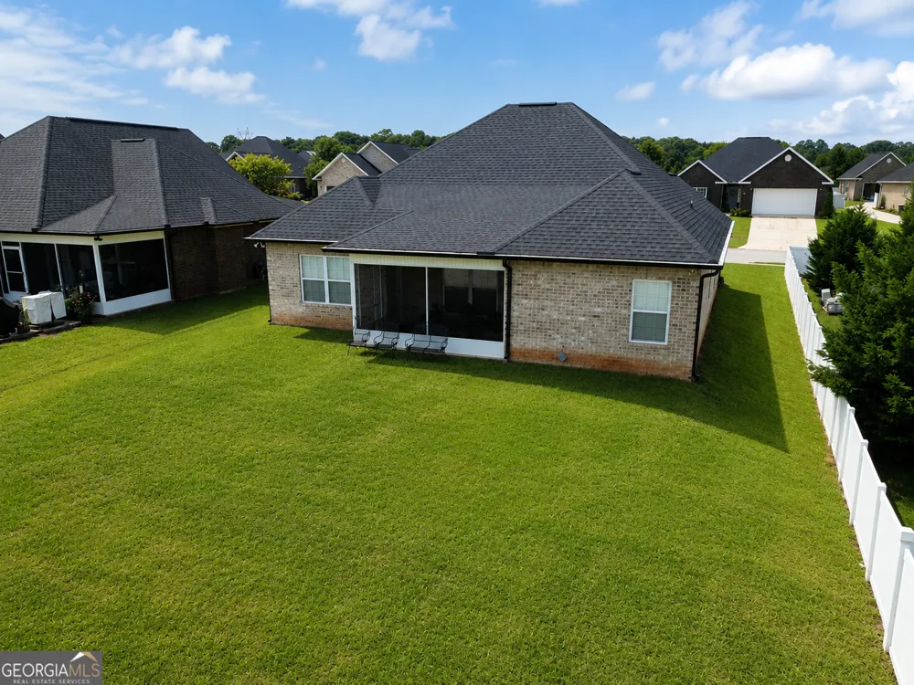 308 Lamplight DR Byron, GA 31008