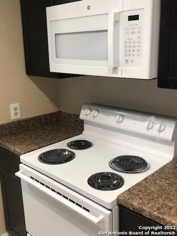 550 DUKEWAY Unit 2 Universal City, TX 78148