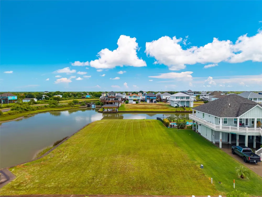 2112 Laguna Harbor Estate Boulevard Port Bolivar, TX 77650