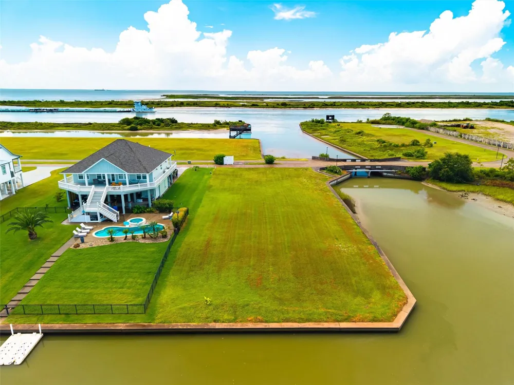 2112 Laguna Harbor Estate Boulevard Port Bolivar, TX 77650