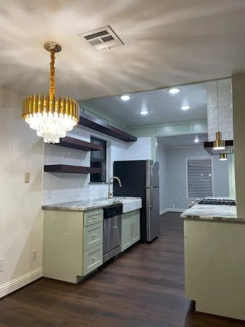 142 2nd Street Sugar Land, TX 77498