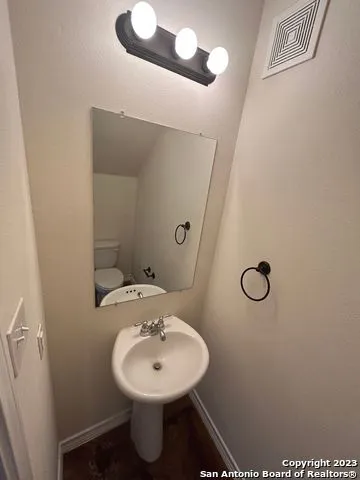 622 MEADOW ARBOR LN Unit 1 Universal City, TX 78148