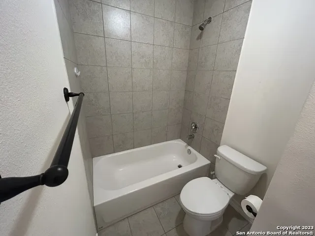 622 MEADOW ARBOR LN Unit 1 Universal City, TX 78148