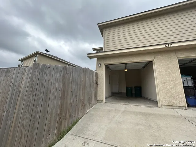 622 MEADOW ARBOR LN Unit 1 Universal City, TX 78148
