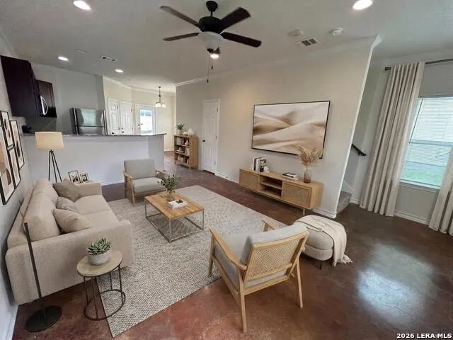 622 MEADOW ARBOR LN Unit 1 Universal City, TX 78148