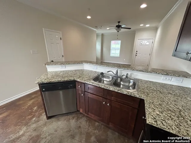 622 MEADOW ARBOR LN Unit 1 Universal City, TX 78148