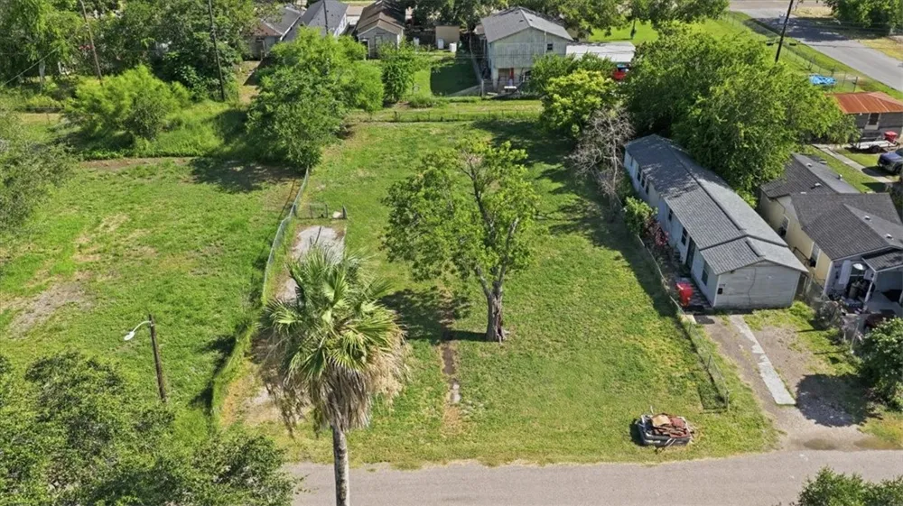 430 West Avenue E Robstown, TX 78380