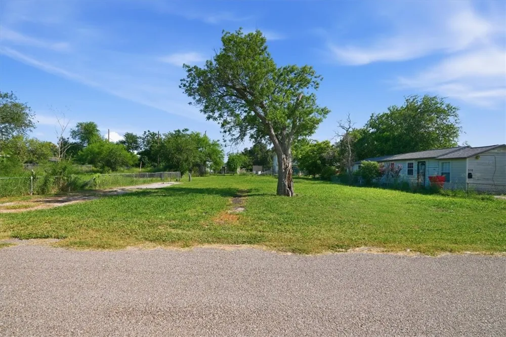 430 West Avenue E Robstown, TX 78380