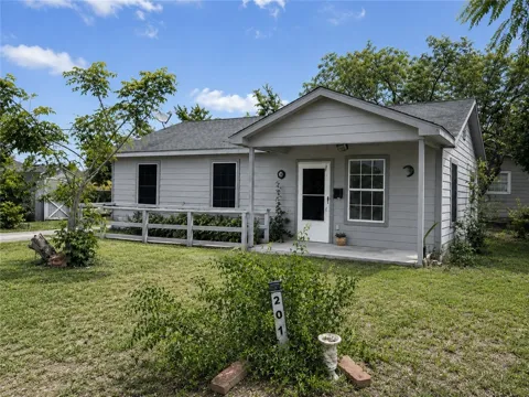 201 E 9th Street