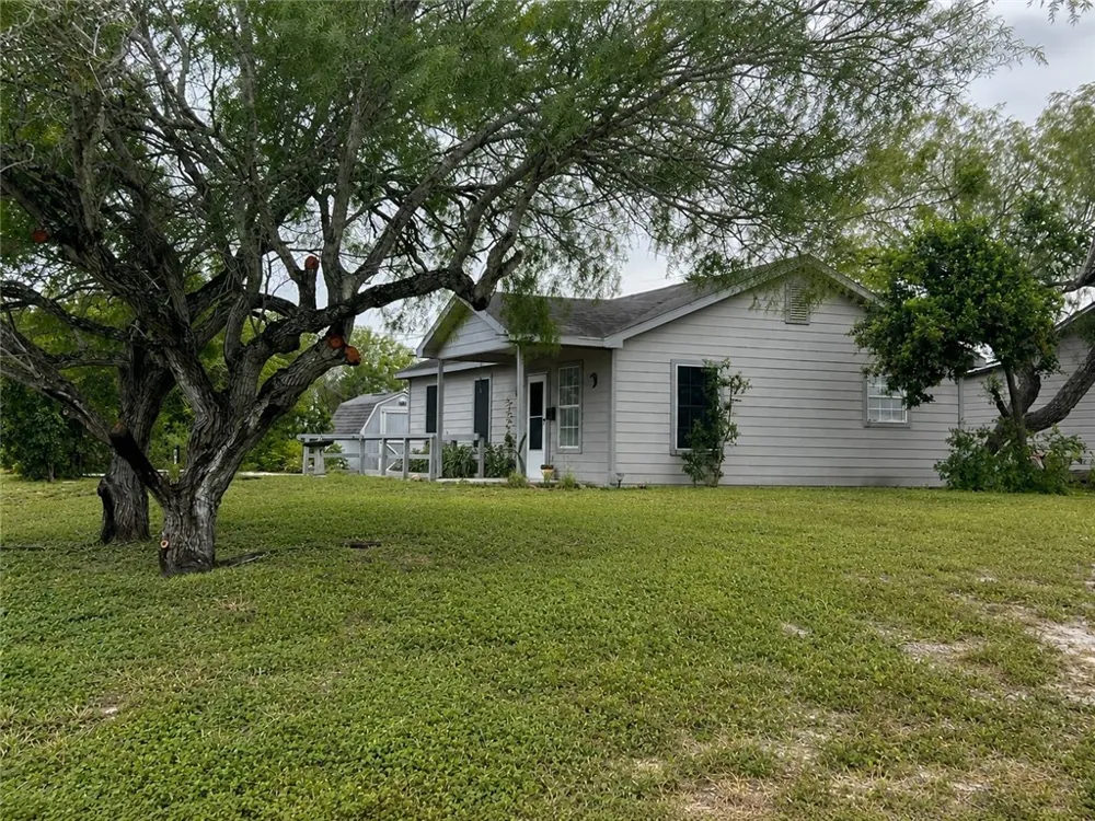 201 E 9th Street Bishop, TX 78343