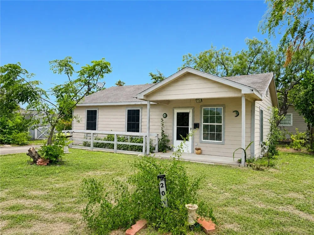 201 E 9th Street Bishop, TX 78343