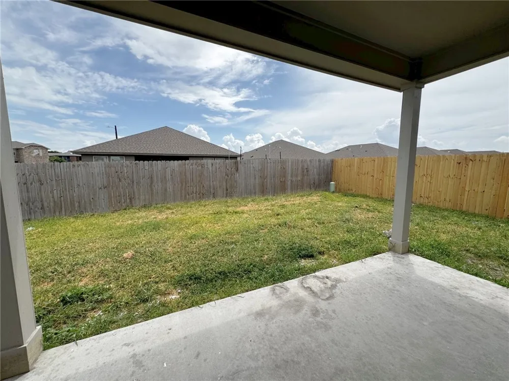 2101 Fury Portland, TX 78374