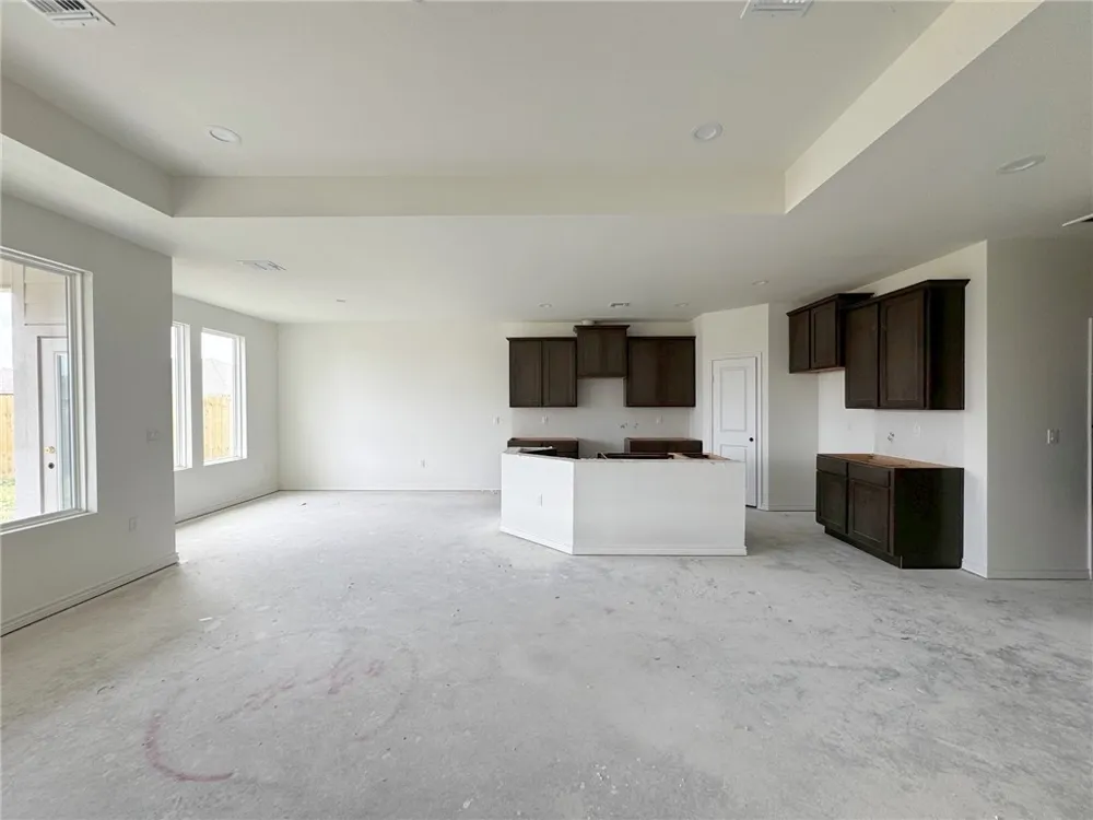 2101 Fury Portland, TX 78374