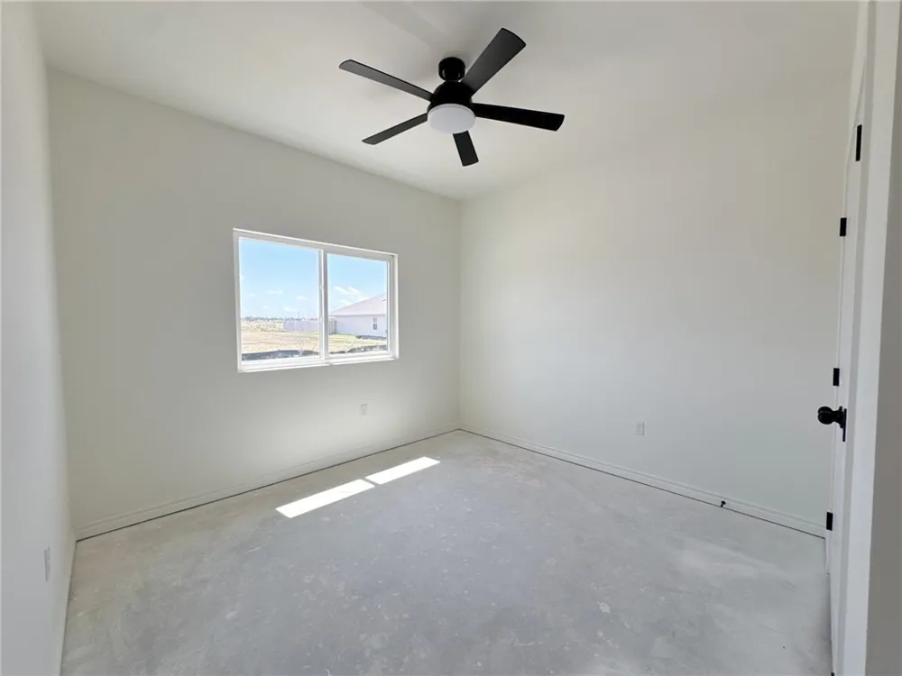 2101 Fury Portland, TX 78374