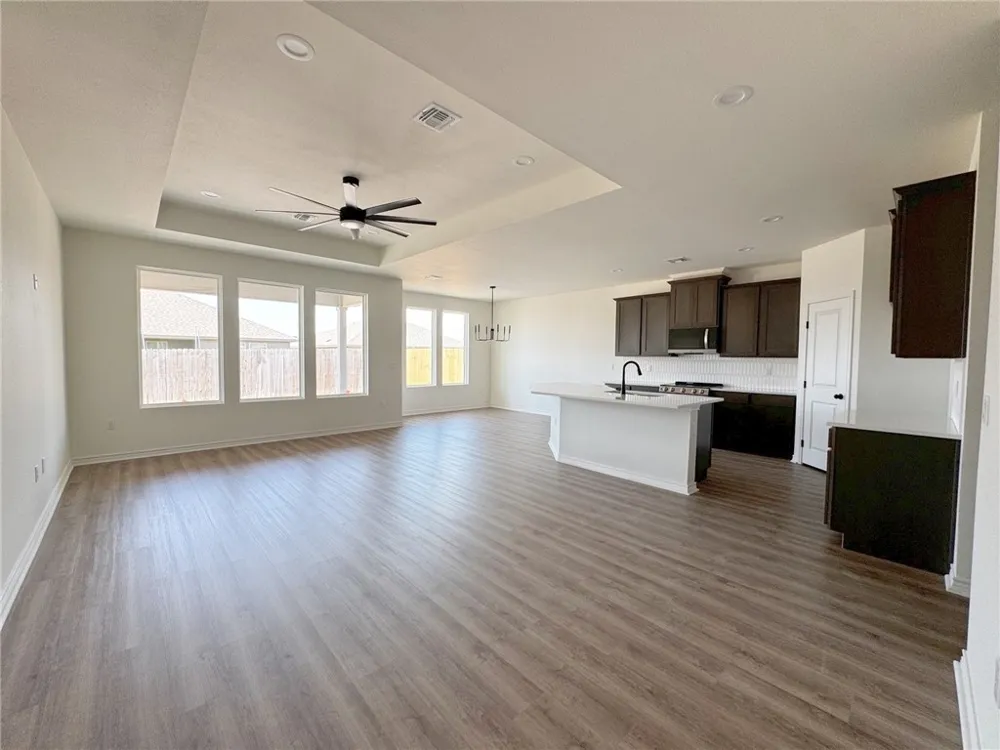 2101 Fury Portland, TX 78374