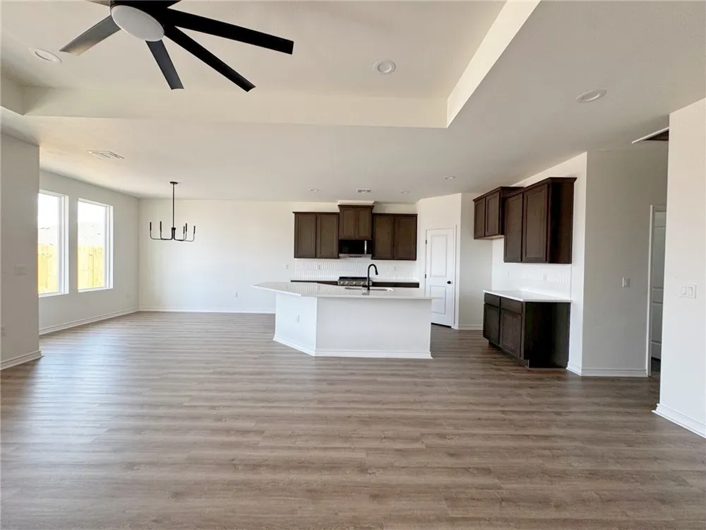 2101 Fury Portland, TX 78374