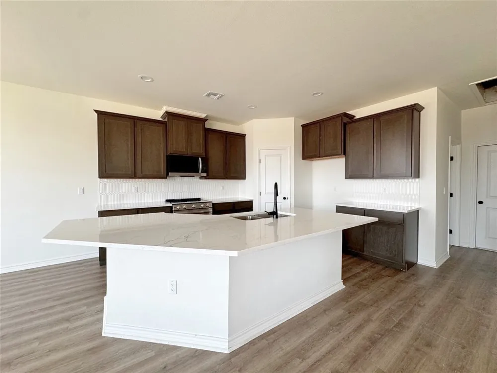 2101 Fury Portland, TX 78374