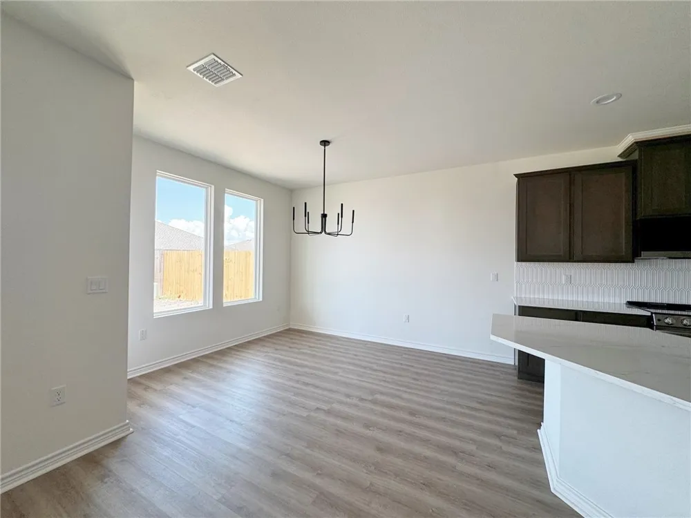 2101 Fury Portland, TX 78374
