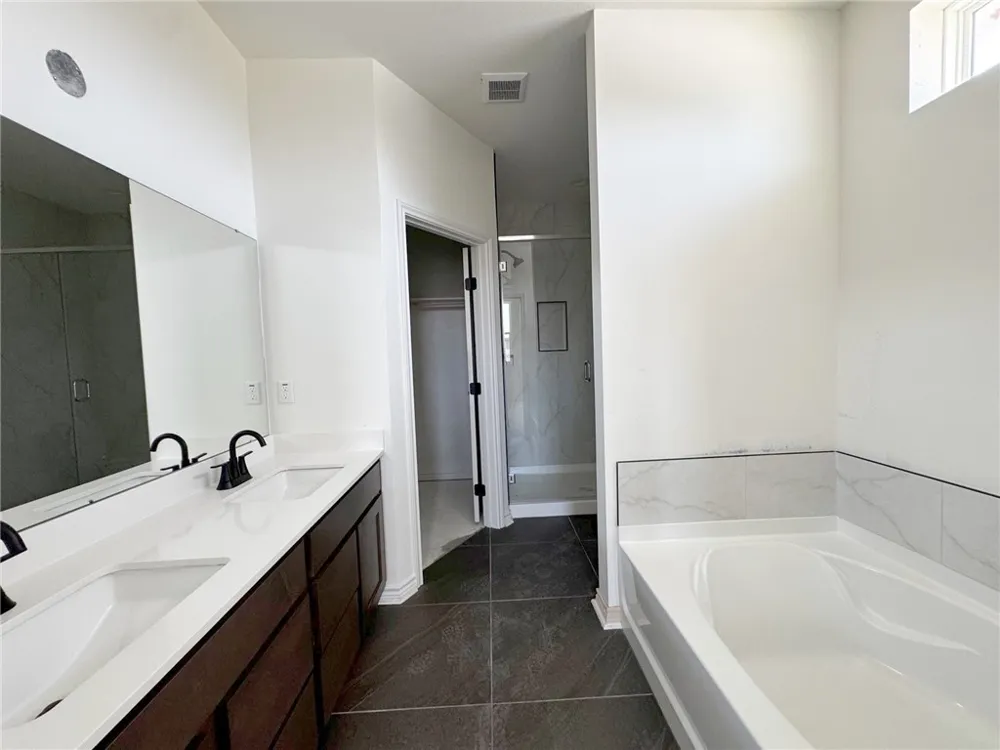 2101 Fury Portland, TX 78374