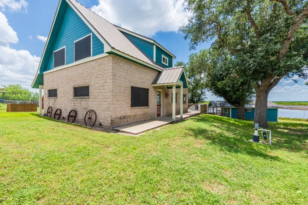 137 Windy Ridge Loop Mathis, TX 78368