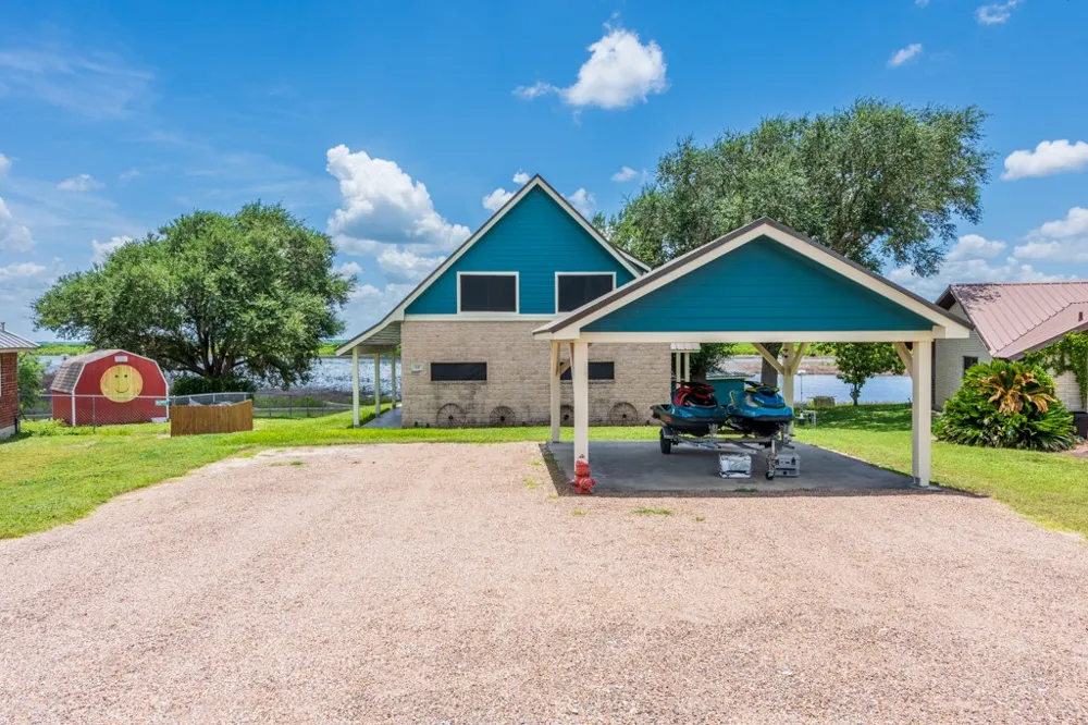 137 Windy Ridge Loop Mathis, TX 78368