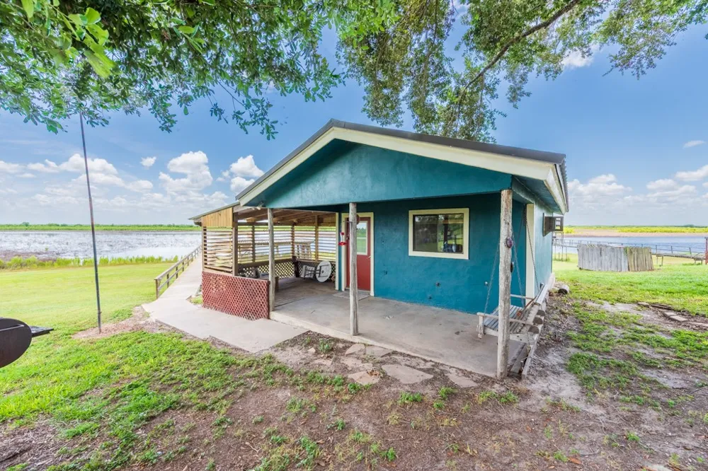 137 Windy Ridge Loop Mathis, TX 78368