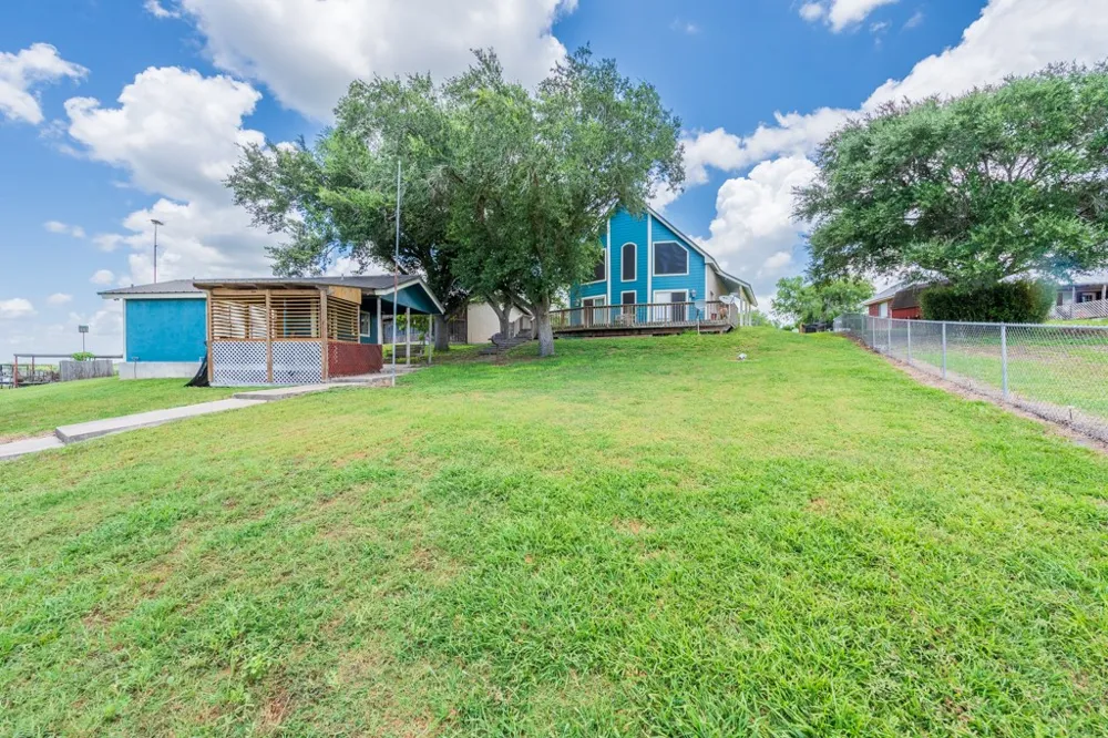 137 Windy Ridge Loop Mathis, TX 78368