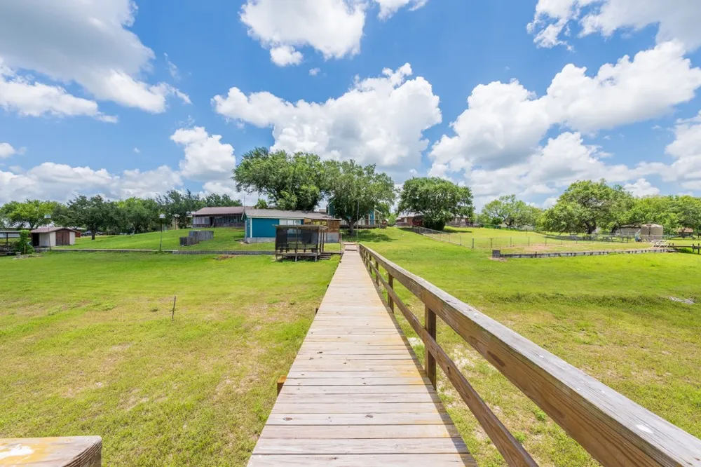 137 Windy Ridge Loop Mathis, TX 78368