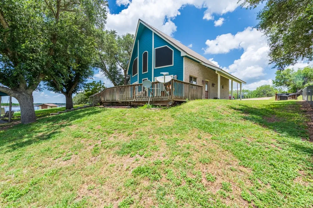 137 Windy Ridge Loop Mathis, TX 78368