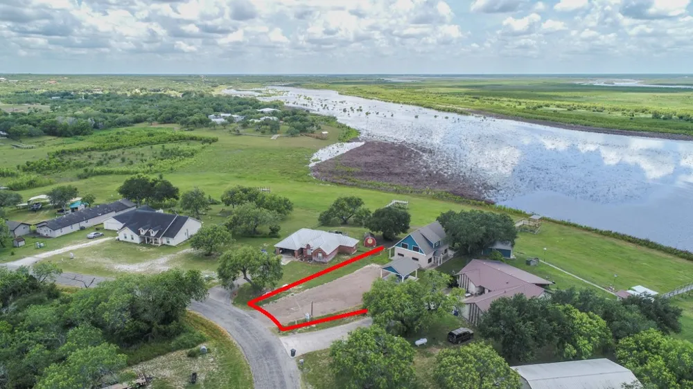 137 Windy Ridge Loop Mathis, TX 78368