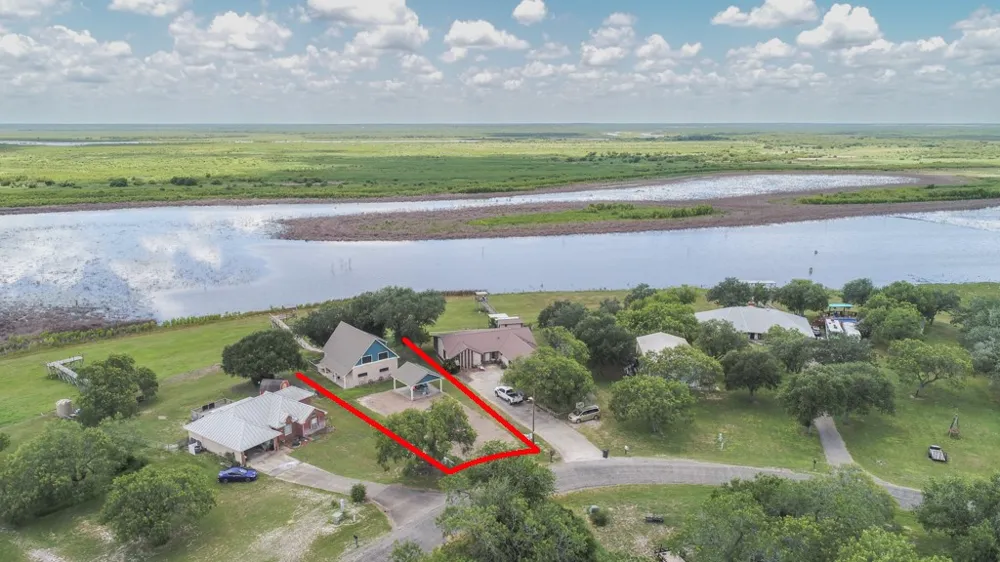 137 Windy Ridge Loop Mathis, TX 78368