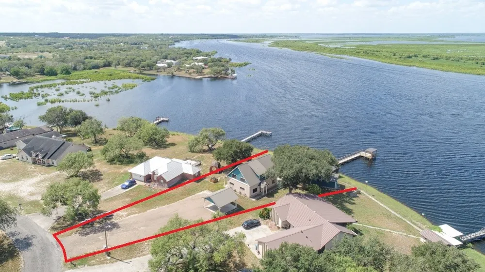 137 Windy Ridge Loop Mathis, TX 78368
