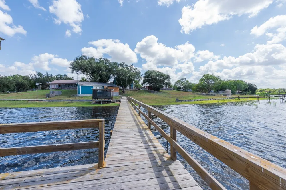137 Windy Ridge Loop Mathis, TX 78368