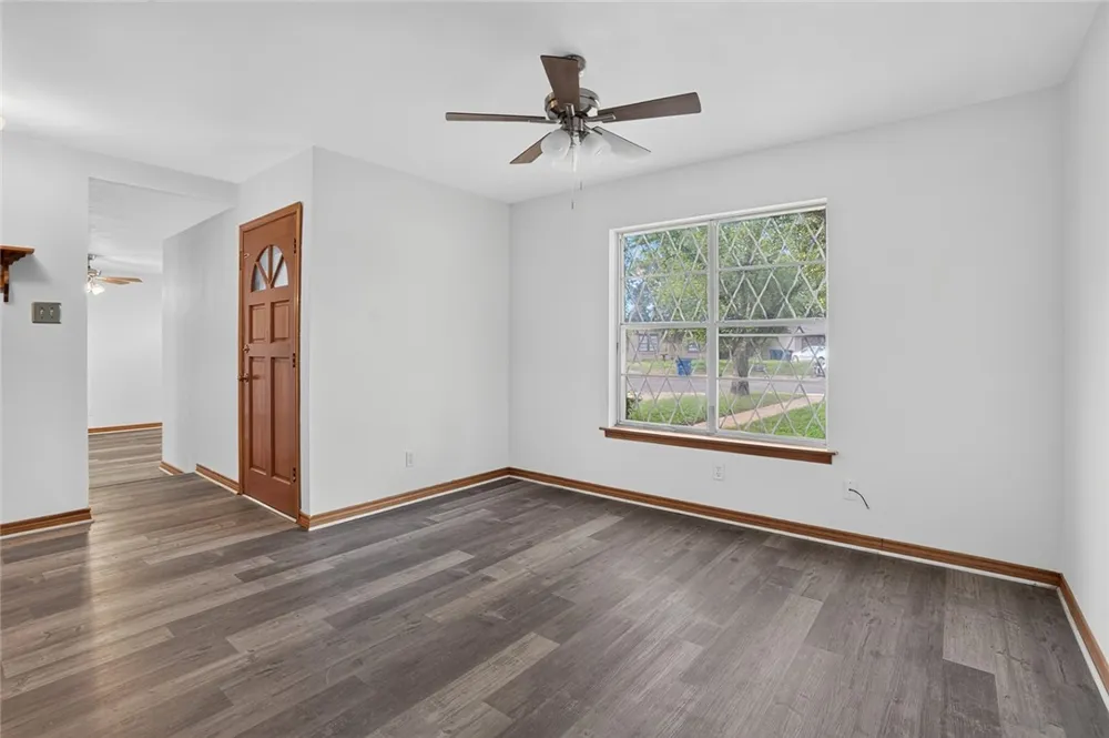 806 Leland Circle Beeville, TX 78102
